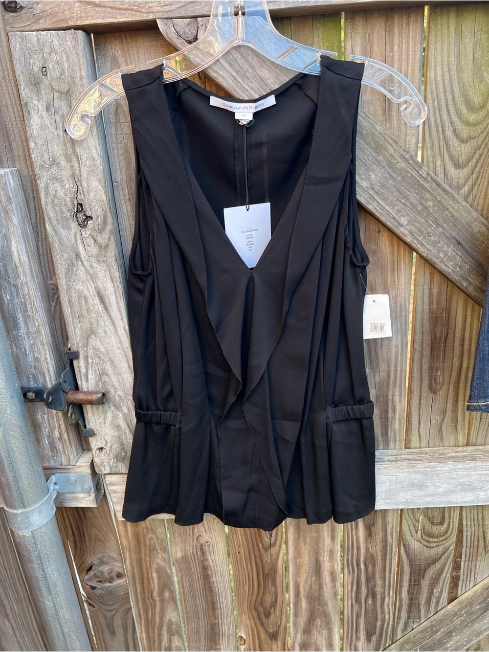 👗Diane vonFurstenburg Bahar silk blend Black Sleeveless Draped V-Neck Top